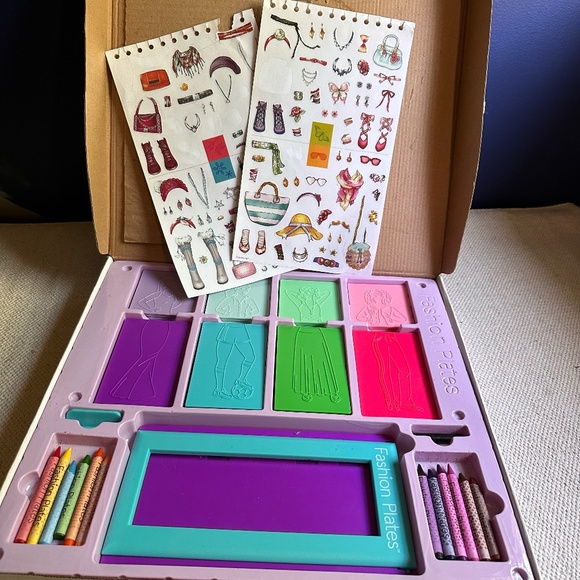 Kahootz Toys Kahootz Fashion Plates Design Set Dress Sports Drawing